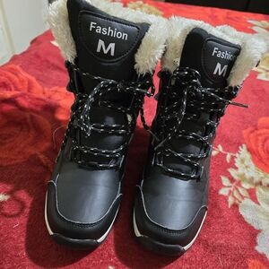 Women's Black Winter Boots with Faux Fur Lining